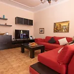 Tirana Central Apartment Apartamento *